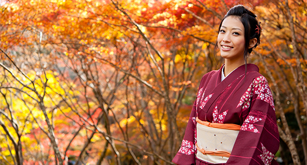 japanese kimono woman in autumn